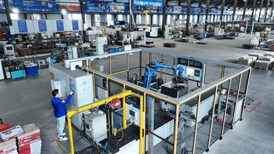 智能驅(qū)動(dòng)，智造未來(lái) 黃山汽車零部件企業(yè)生產(chǎn)忙，機(jī)器人研發(fā)引領(lǐng)產(chǎn)業(yè)升級(jí)